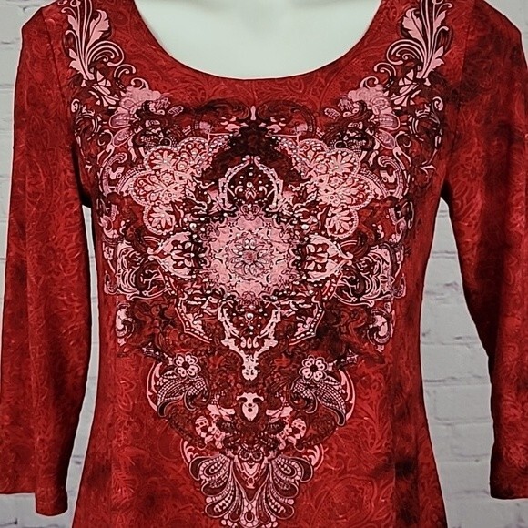 Dress Barn Red pink and black 3/4 sleeve Stretchy Top. Size Small. - Picture 4 of 6